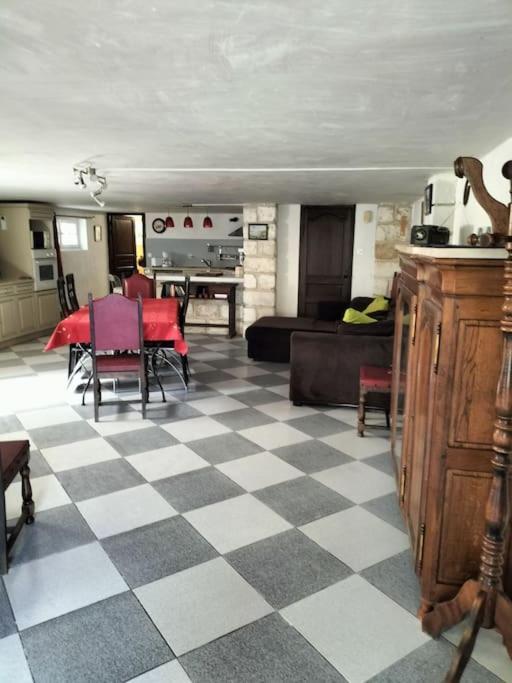 Charmant Appart Avec Jardin Aigues-Mortes Exterior foto